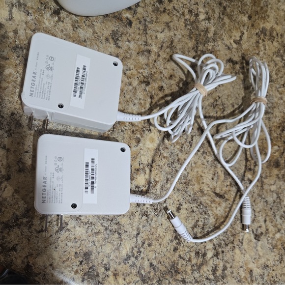 NETGEAR Orbi RBR50 Router & RBS50 Satellite – AC3000 Tri-Band Mesh WiFi System - Picture 5 of 5